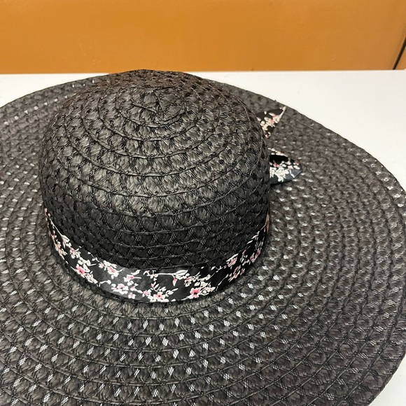 Ladies black hat for sale - Picture 2 of 4